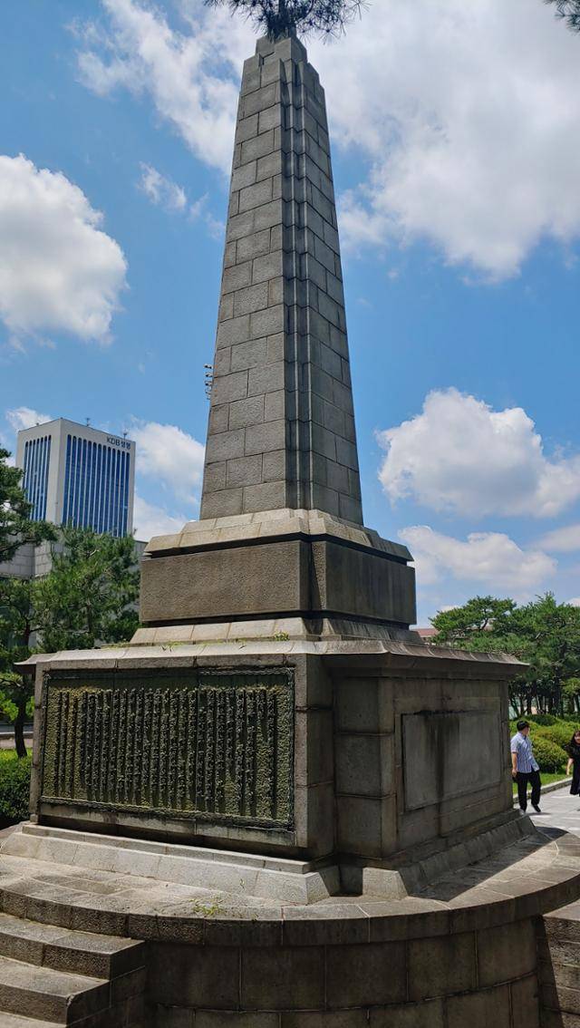 굉주일고 교정에 세워져 있는 광주학생독립운동 기념탑. 손호철 교수 제공