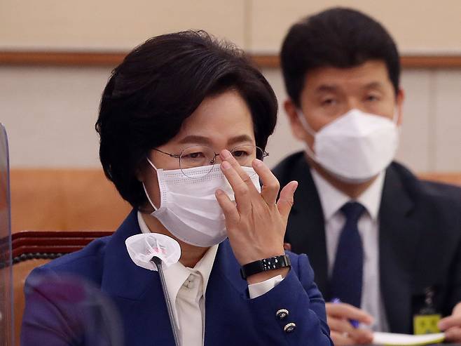 추미애 법무부 장관이 지난 10월 26일 서울 여의도 국회에서 열린 법제사법위원회의 법무부, 대법원, 감사원 등에 대한 종합국정감사에 출석해 자리하고 있다./ 국회사진기자단