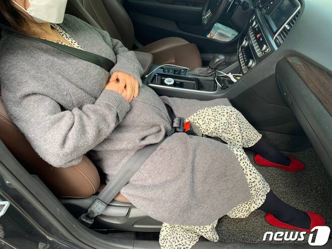 임신부용 차량 안전벨트 착용 후 모습(제공=대전 중구청) © 뉴스1