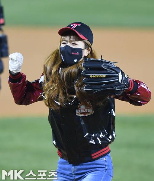 그러나 시구가 패대기 시구가 되자 안절부절.