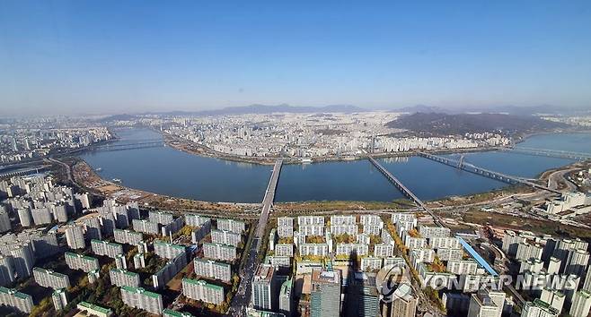 송파구 롯데월드타워 서울스카이에서 바라본 모습 [연합뉴스 자료사진]