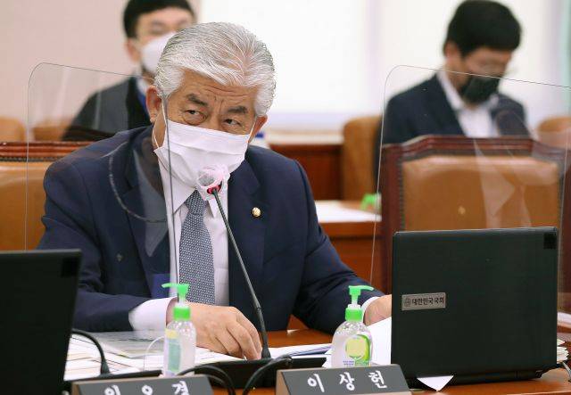 더불어민주당 이상헌 의원이 12일 오전 서울 여의도 국회에서 열린 문화체육관광위원회의 문화재청·한국전통문화대·문화재연구소 등에 대한 국정감사에서 질의하고 있다. 연합뉴스