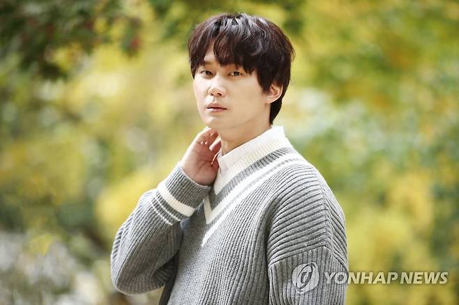'청춘기록' 출연한 배우 권수현 (서울=연합뉴스) 진연수 기자 = tvN 드라마 '청춘기록'에 출연한 배우 권수현이 서울 종로구 수송동 연합뉴스에서 인터뷰에 앞서 포즈를 취하고 있다. 2020.11.7 jin90@yna.co.kr