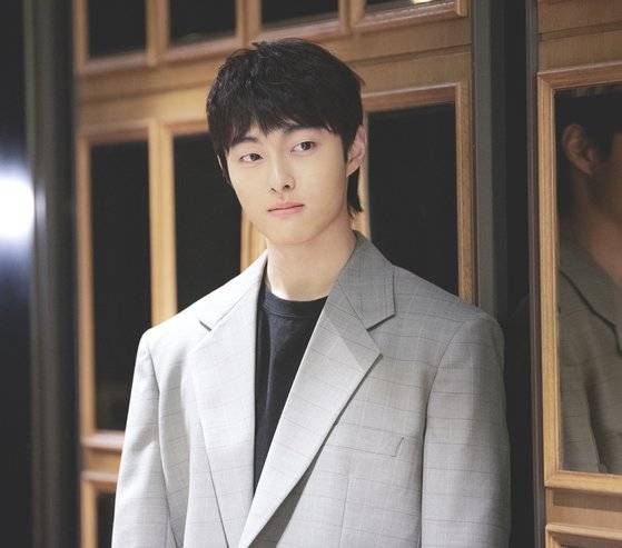 윤찬영