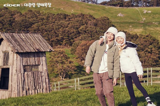 Models wear Eider's fleece jackets and matching trapper hats at Daegwallyeong Sheep Ranch. [EIDER]