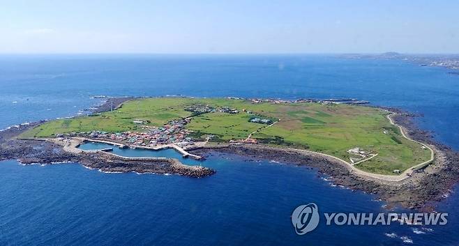 맑은 하늘 아래 제주 가파도 풍경 (제주=연합뉴스) 제주지역이 맑은 날씨를 보인 30일 제주 서귀포시 가파도 전경. 2019.8.30 [독자 제공. 재판매 및 DB 금지] atoz@yna.co.kr