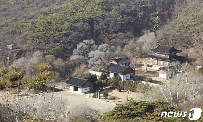 평양 대성산 국사봉 기슭에 있는 광법사 전경. 고구려 광개토왕 때 처음 세워진 사찰로, 6.25전쟁 때 파괴된 것을 1990년에 복구했다. (미디어한국학 제공) 2020.11.14.© 뉴스1
