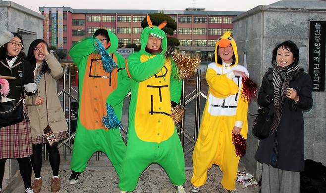 2011학년도 대학수학능력시험. 응원 최인영 기자