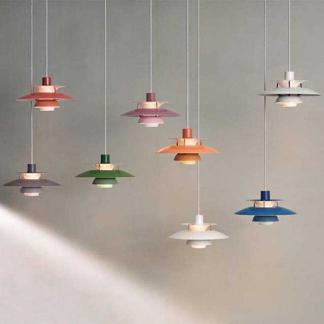 루이스 폴센의 PH 5 펜던트 조명. 인스타그램 @louispoulsen