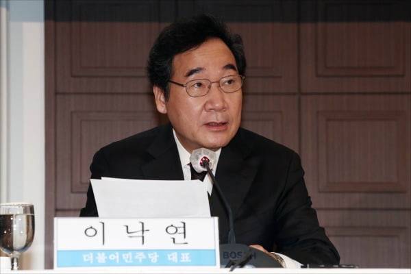 더불어민주당 이낙연 대표가 17일 오전 서울 프레스센터에서 열린 관훈토론회에 참석, 기조연설을 하고 있다. 사진=연합뉴스
