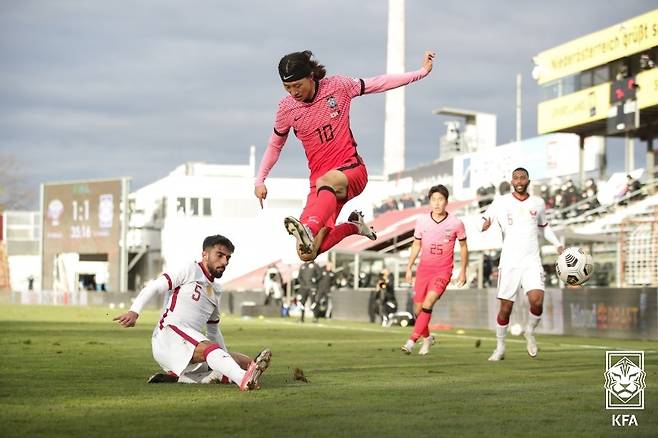 ▲ 머리띠로 강렬한 인상을 남긴 이재성 ⓒ대한축구협회