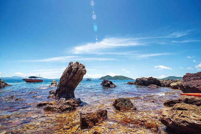 Hong Kong UNESCO Global Geopark - Port Island - Bluff Head