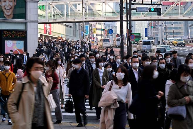 마스크를 착용한 일본 도쿄시민들 © AFP=뉴스1