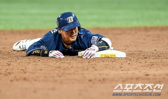 2020 KBO 리그 한국시리즈 3차전 NC 다이노스와 두산 베어스의 경기가 20일 고척스카이돔에서 열렸다. 3회초 2사 1루 NC 박석민이 안타를 날린 뒤 2루를 노렸지만 태그아웃 당하고 있다. 고척=박재만 기자 pjm@sportschosun.com/2020.11.20/