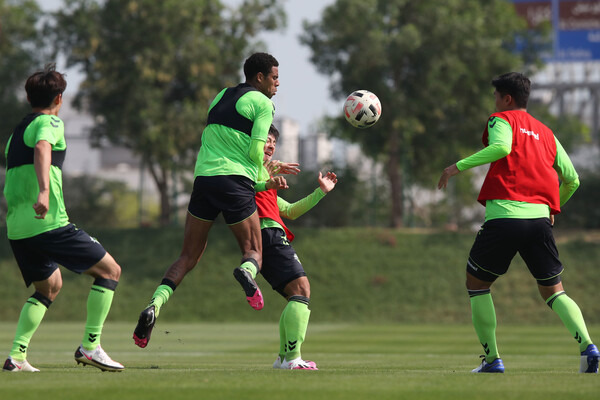 전북 현대 선수들이 카타르 도하의 알 에르살 축구장에서 훈련하고 있다. 전북 현대 제공