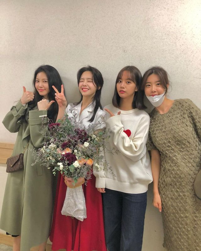 [서울=뉴시스] 그룹 '걸스데이' 유라, 민아, 혜리, 소진. (사진 = 민아 인스타그램) 2020.11.20. photo@newsis.com