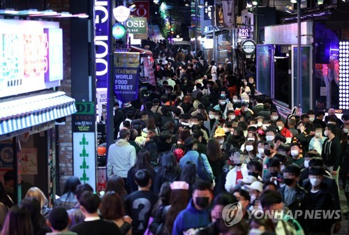 핼러윈 데이인 지난 10월31일 서울 용산구 이태원 거리 모습. [이미지출처=연합뉴스]