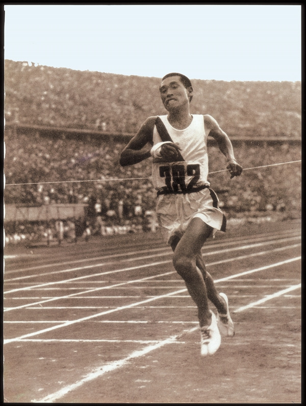 1936년 베를린올림픽대회에서 금메달을 차지한 마라톤 손기정 선수. [사진=대한체육회 제공]