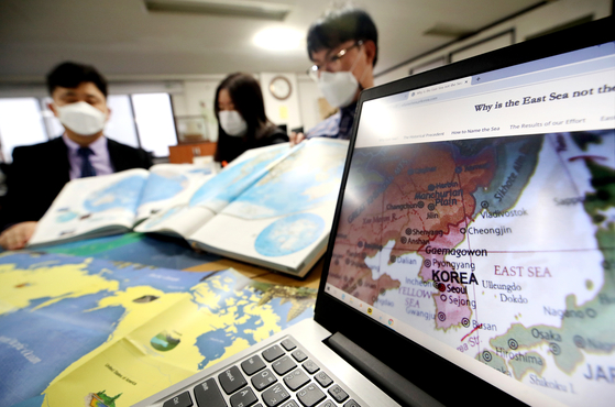 Members of the Voluntary Agency Network of Korea review maps of the East Sea on Nov. 17 as the International Hydrographic Organization plans to name global seas with numerical codes rather than with specific names. Korea and Japan have been feuding over the name of the body of water between the two countries — the East Sea or the Sea of Japan. [YONHAP]