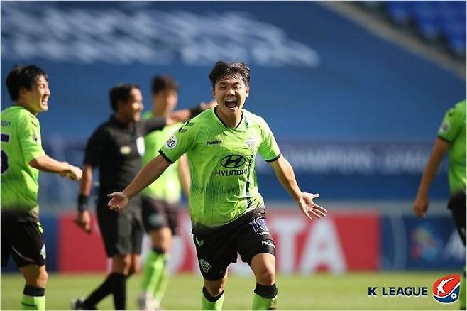 전북의 나성은은 시드니FC와 아시아축구연맹 챔피언스리그 조별리그 4차전에서 1대0 승리를 만드는 결승골로 자신의 프로 데뷔골을 기록했다.(사진=한국프로축구연맹)