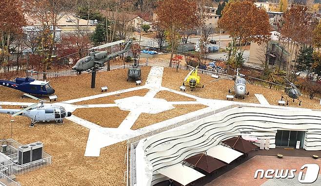 전쟁기념관 어린이박물관 옥상에 있는 '헬기동산;(전쟁기념관 제공) © 뉴스1