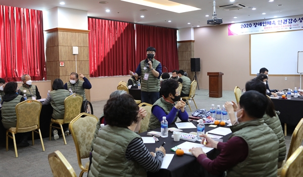 장애인체육 인권 감수성 향상 캠프에서 강의가 진행되고 있다. [사진=대한장애인체육회 제공]