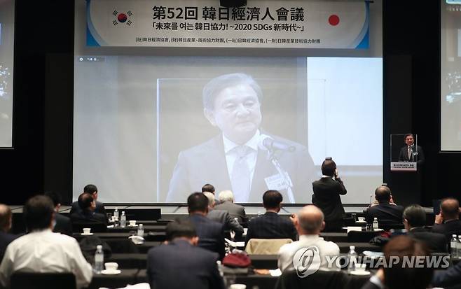 기조강연하는 홍석현 중앙홀딩스 회장