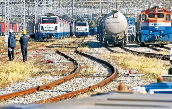 한국철도(코레일)는 전국철도노동조합 태업으로 일부 일반열차 운행이 중단된다고 28일 밝혔다. 김범준 기자 bjk07@hankyung.com