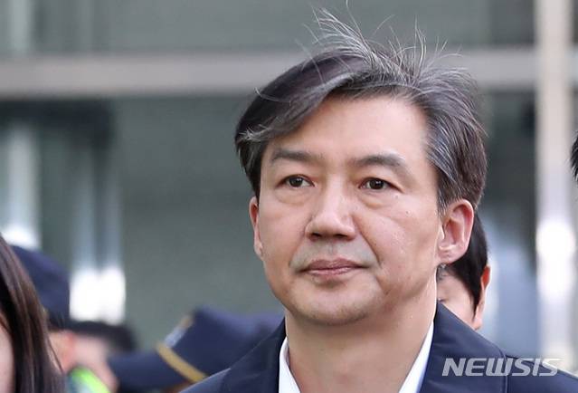 [서울=뉴시스] 이영환 기자 =조국 전 법무부 장관. 2019.12.26.   20hwan@newsis.com