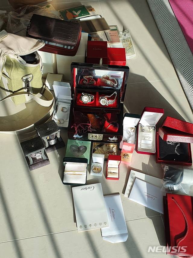 [수원=뉴시스] 압류물품. (사진=경기도 제공)