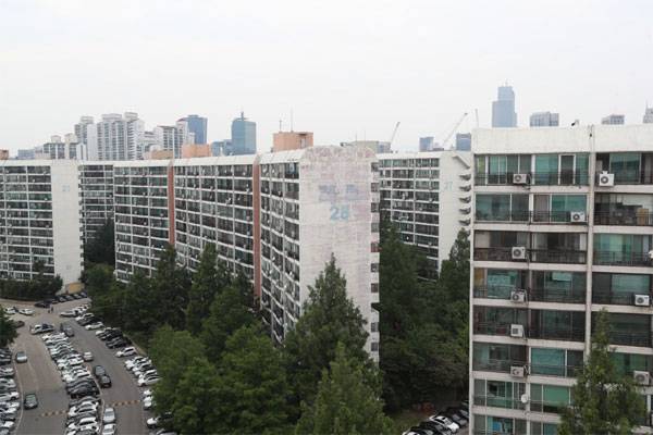 재건축 실거주 의무 강화와 임대차법 도입 여파로 전세금이 3개월 만에 2배로 급등한 서울 강남구 대치동 은마아파트 전경.  [매경DB]