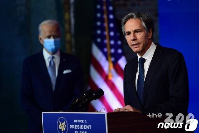(윌밍턴 AFP=뉴스1) 우동명 기자 = 토니 블링컨 미국 국무장관 지명자가 24일(현지시간) 델라웨어주 윌밍턴의 퀸 시어터에서 가진 조 바이든 대통령 당선인의 새 외교안보팀 소개 기자회견서 인사말을 하고 있다.   ⓒ AFP=뉴스1