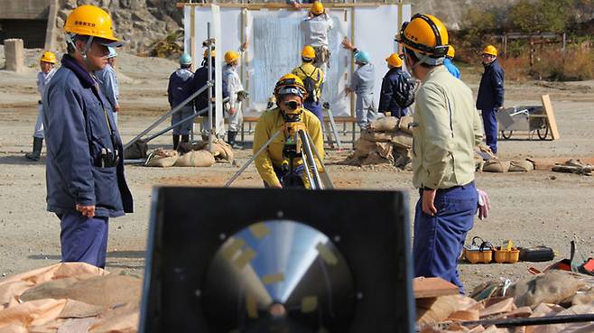 2013년 10월, 하야부사2에 탑재될 충돌 장치를 실험하는 모습(출처 : JAXA)