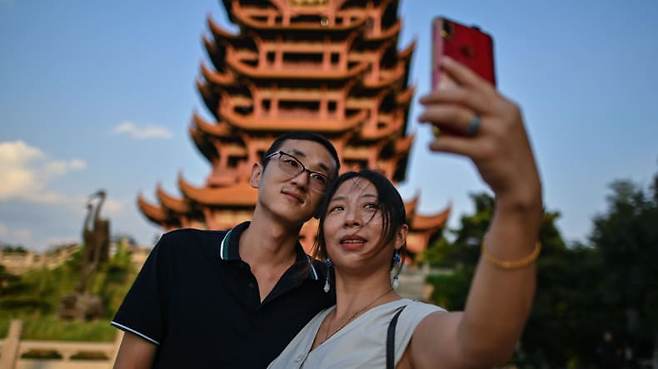 코로나19 발원지인 중국 우한의 관광 홍보 영상 중 일부