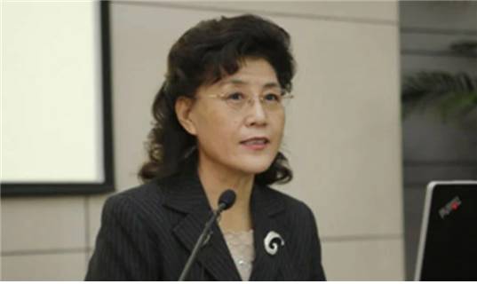 <2020년 9월 12일 차이샤 교수는 “헌정 민주”의 실현을 위해 시진핑 퇴진, 공산당 부정, 변혁, 화평의 네 단계를 제시했다./ https://www.rfi.fr/cn/>