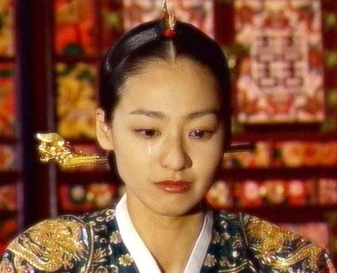 명성황후 민씨가 완화군(고종의 서장자)의 생모 귀인 이씨를 궁궐에서 내쫓아버린 일이나, 고종의 다섯째아들 의친왕의 생모 귀인 장씨가 의친왕을 낳자마자 궁에서 쫓아낸 일은 분명 왕후가 내명부의 기강을 다스린 권한의 조치였다. [사진 KBS 드라마 '명성황후']