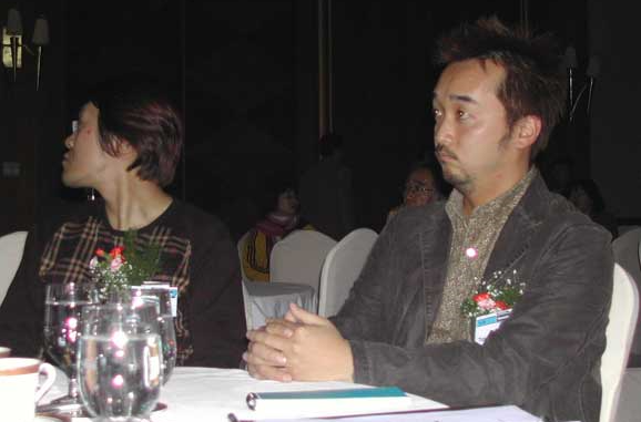 (당시에 위닝일레븐 7 출시 행사에 참가한 다카츠카 신고 위닝 일레븐 프로듀서)