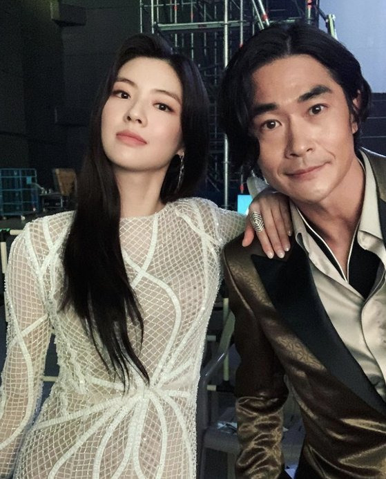 Lee Sun-bin X Bae Jin-nam, I Musici of the prize winner...2020 MAMA Celebratory photoActor Lee Sun-bin 2020 MAMA Celebratory photohas released the book.Lee Sun-bin said on his SNS on the 6th, Wolmei is the boss!! Jung Nam was awarded with his brother.It was a long time since I was more happy. I was comfortable because I was comfortable because I was so sorry.  Haha, but I was so happy! The photo showed Lee Sun-bin and Bae Jin-nam, who met as the winners of the 2020 MAMA (Mnet ASIAN MUSIC AWARDS, Mnet Asian Music Awards).The attractive visuals and auras of two people dressed in dresses and suits catch their eye.Lee Sun-bin and Bae Jin-nam have appeared together in the movie Okka Madame which was released in August.Meanwhile, Lee Sun-bin is waiting for the release of the film Mission Passable (Gase) - now in full swing in filming Bacteria.