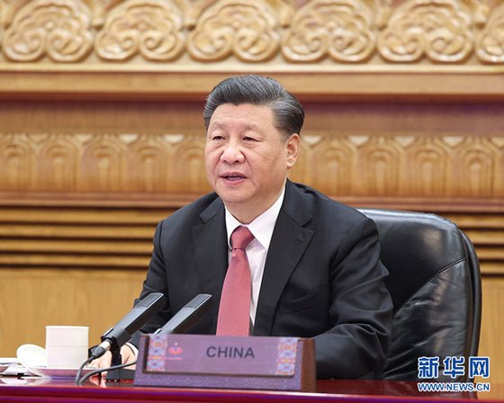 시진핑 중국 국가주석은 “중국 인민은 일을 벌이지도 않을 것이지만 그렇다고 일이 터지는 걸 두려워하지도 않는다”며 “중국이 위협 앞에서 종아리를 떨거나 허리를 굽히는 일은 없을 것”이라고 말한다. [중국 신화망 캡처]