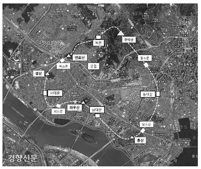 조선의 도읍지가 무악으로 결정됐다면 거론될 수 있는 도성의 배치 상상도. 궁궐은 연세대 자리, 종묘는 이화여대 부근이 유력했을 것이라는 분석이 있다. |지종학·박종민의 논문에서