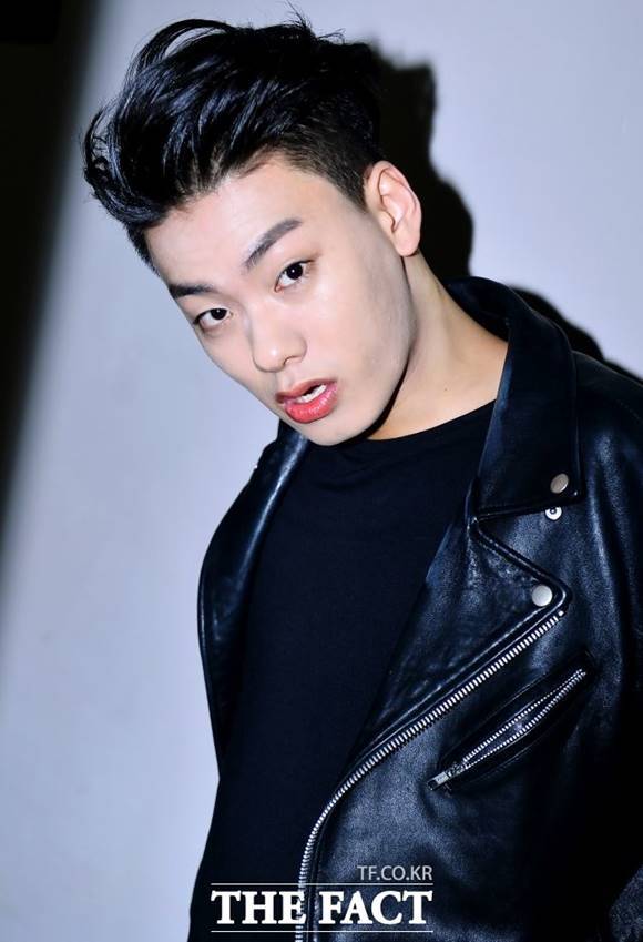 래퍼 아이언이 미성년자 폭행으로 경찰에 조사를 받고 있다. /더팩트 DB