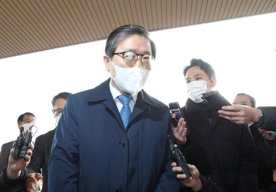 12월 7일 변창흠 국토교통부 장관 후보자가 첫 출근을 하고 있다. [사진 국토부]