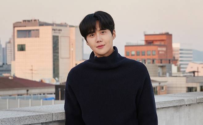 배우 김선호는 tvN 드라마 <스타트업>을 마치며 “지금보다 더 치열하게 고민하고, 누군가에게 자극을 주는 배우가 돼야겠다는 생각을 했다”고 말했다. 솔트 엔터테인먼트 제공