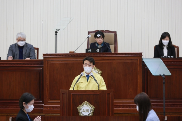 김종천 과천시장이 11일 제256회 과천시의회 제2차 정례회에서 시정연설을 하고 있다. / 사진제공=과천시