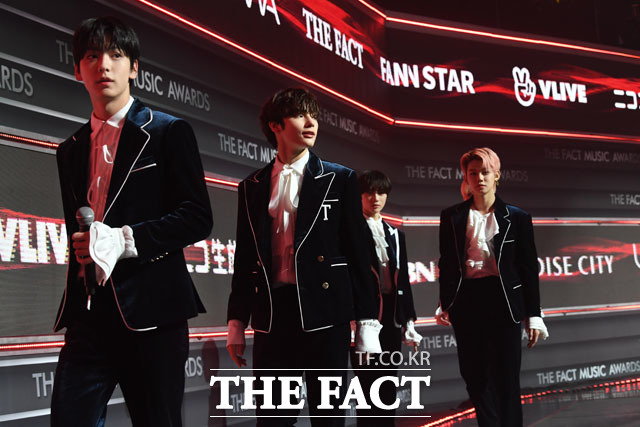 TXT to tread on Red CarpetThe 2020 Music Awards was held in a way that thoroughly complies with the anti-virus guidelines to prevent the spread of corona 19 and adds online connections to the on-tack (untact, which means non-face-to-face) for the safety of fans and The Artist.TMA includes BTS, Super Junior, New East, GOT7 (Godseven), MonsterX, Seventeen, Gang Daniel, Twice, Mamamu, (girls), ITZY (with), Stray Kids, TOMORROW X TOGETHER, ATIZ, Crabiti K-pop The Artists, who are the most popular around the world, including Weekly, The Boys, Eyes One, and Jesse, have appeared.Red Carpet at 4 pm on December 12, 6 pm This awards ceremony will be broadcast and it was broadcast simultaneously to 30 countries around the world through Naver V LIVE.