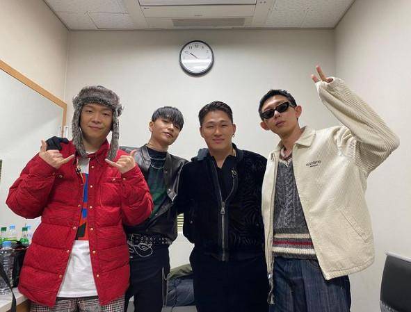 래퍼 스윙스가 사이먼 도미닉(쌈디)을 리스펙트한다고 밝혔다. 스윙스 SNS 제공