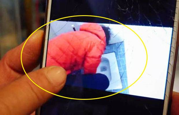 사건이 발생한 것은 지난 2017년으로 거슬러 올라간다. 당시 랴오닝성(辽宁省) 진저우시(锦州市) 타이허취(太和区) 인근의 체육관에서 태권도 지도 총감독으로 재직했던 대 모 씨가 체육관 밖에서 몰래 담배를 태운 학생들을 대상으로 이 같은 체벌을 가한 것이 외부에 알려졌다.