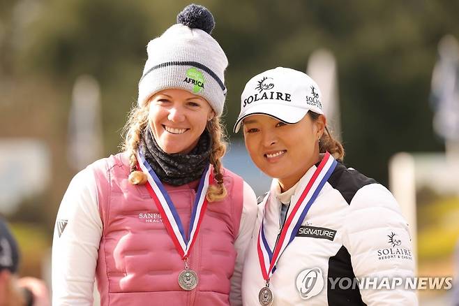 공동 2위를 차지한 고진영(오른쪽)과 올슨. [AFP=연합뉴스]