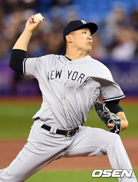 [OSEN=토론토(캐나다, 온타리오주), 곽영래 기자]1회말 뉴욕 양키스 다나카 마시히로가 역투하고 있다. / youngrae@osen.co.kr