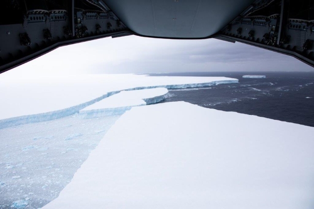영국 공군(RAF)이 4일(현지시간) 촬영한 세계 최대 빙산 ‘A68a’ 모습.(사진=영국 공군 페이스북)